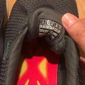 Sketchers Go Max tennis shoes